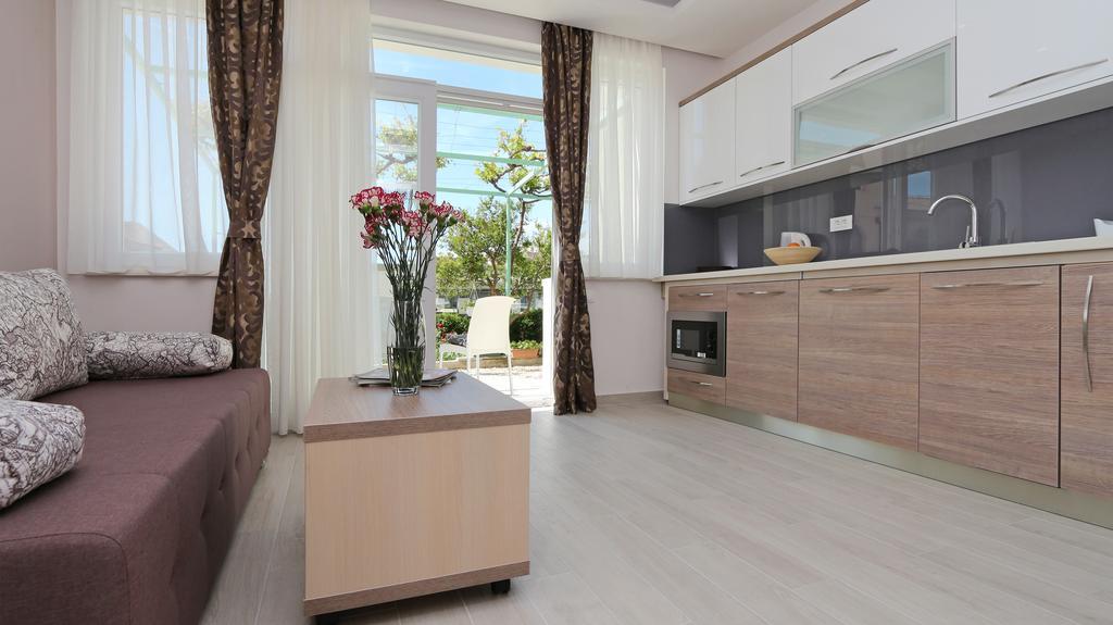 Apartments Hermes Tucepi Exterior photo